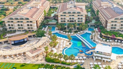 Çim fubol sahasına havuz yapılan 5 yıldızlı otel tahliye ediliyor!