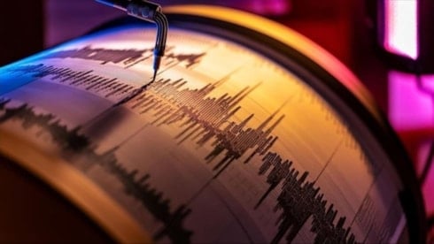İstanbul'da deprem oldu. Bazı ilçelerde şiddetli hissedildi