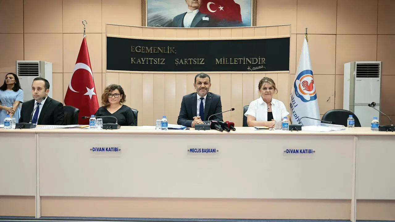 AKP’li başkan özel hizmetçisini devlet memuru yapmış!