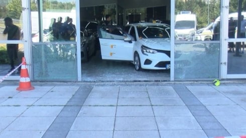 İstanbul'da oto galeriye kurşun yağdırdılar