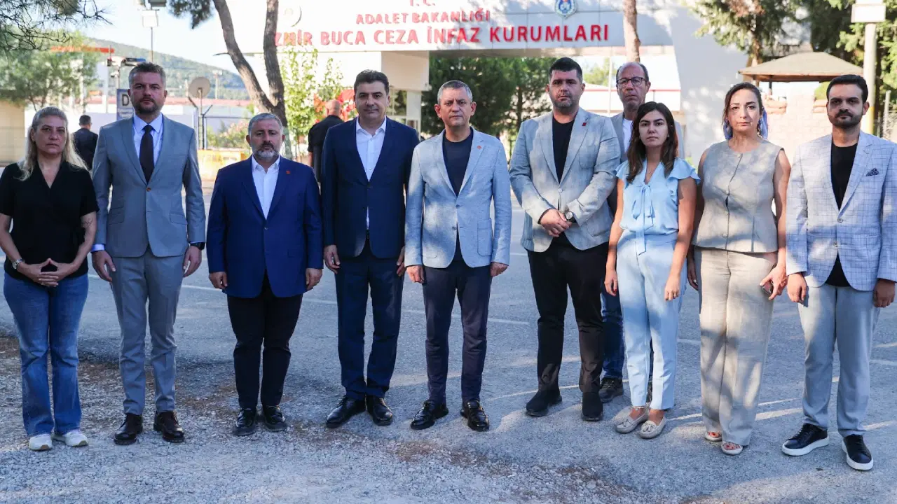Özgür Özel, Tunç Soyer'i ziyaret etti