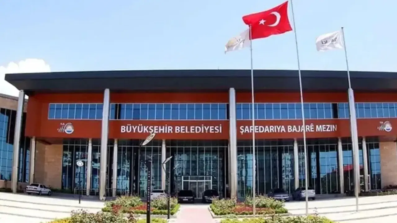 Kayyum yüzlerce işçiyi kapıya koydu