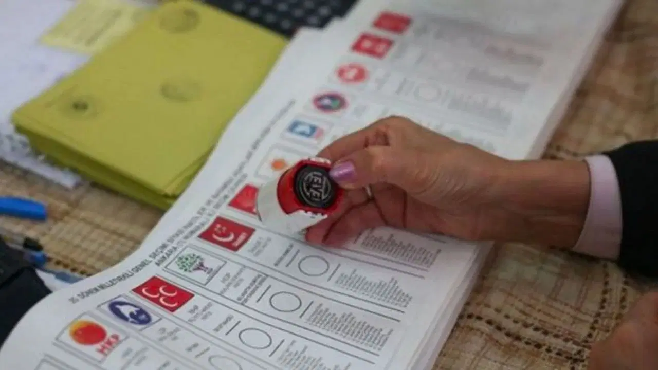 İki partinin hukuki varlığı sonlandırıldı