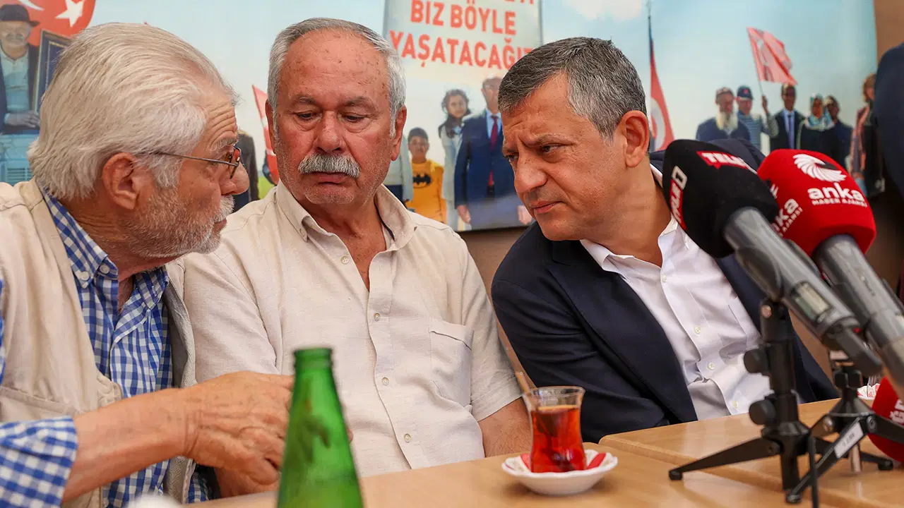 20 yıllık AKP üyesi, Özgür Özel'e böyle feryat etti!
