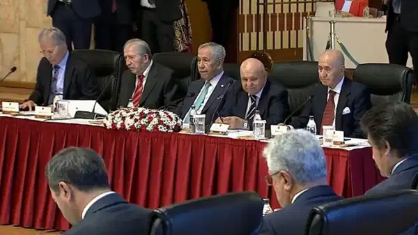MHP’li eski Meclis başkanından sürpriz öneri