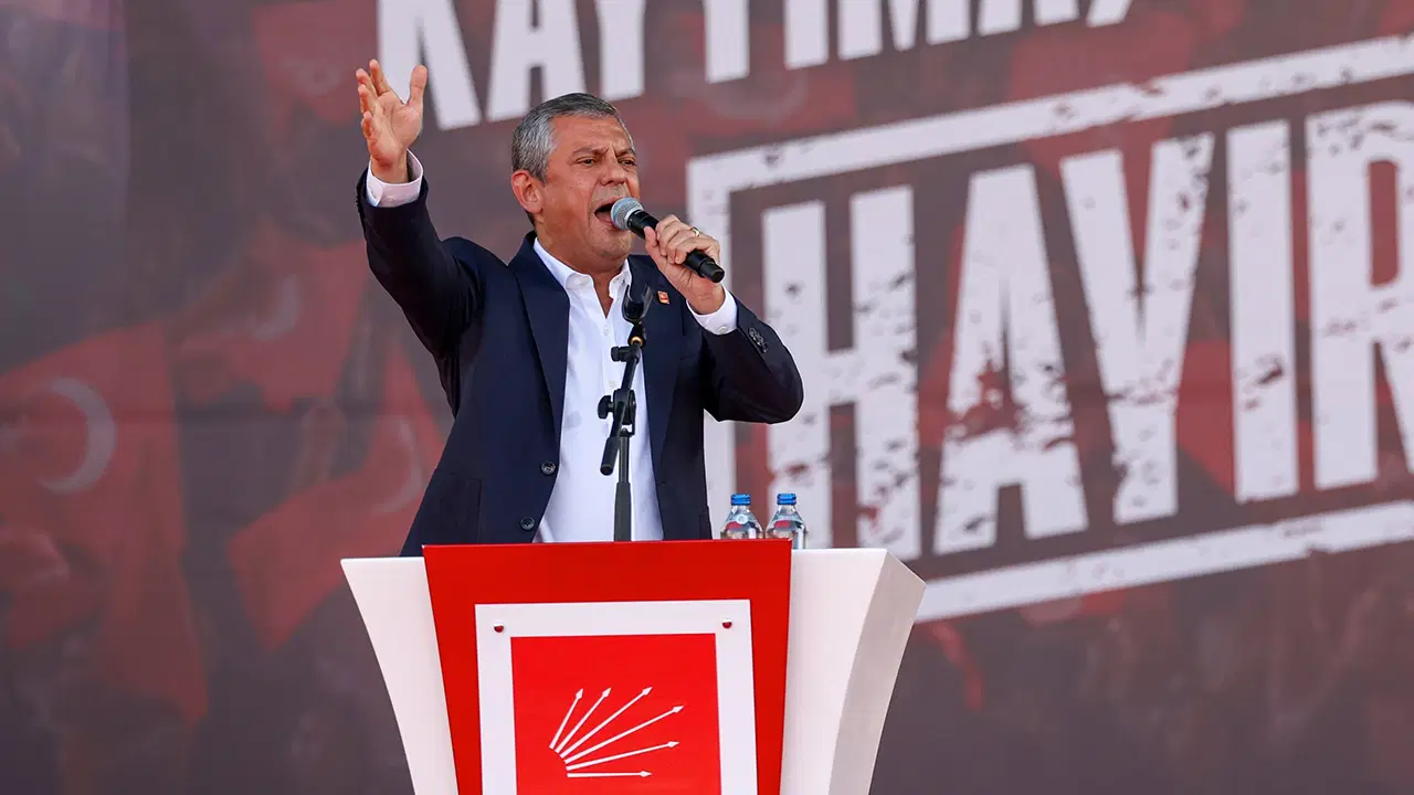 Ertelenen 'kurultay davası' sonrası Özel'den ilk mesaj