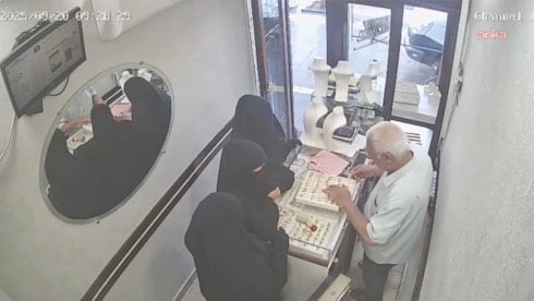 Çarşafla kuyumcu soygunu: 2,5 kilo altın çaldılar