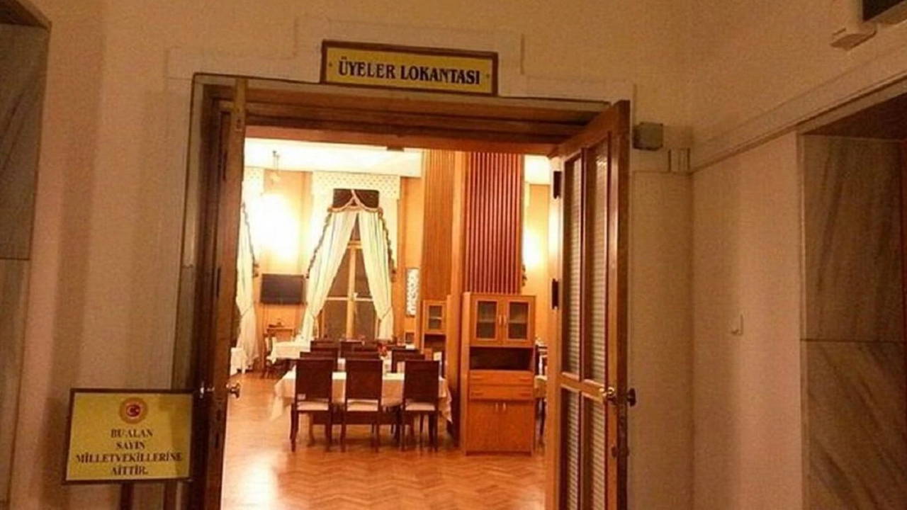 Bu ekonomi durmada bağınıza dursun demek lazım amam neyse terbiyemizi yine bozmayalım; TBMM'de yemek ücretlerine zam