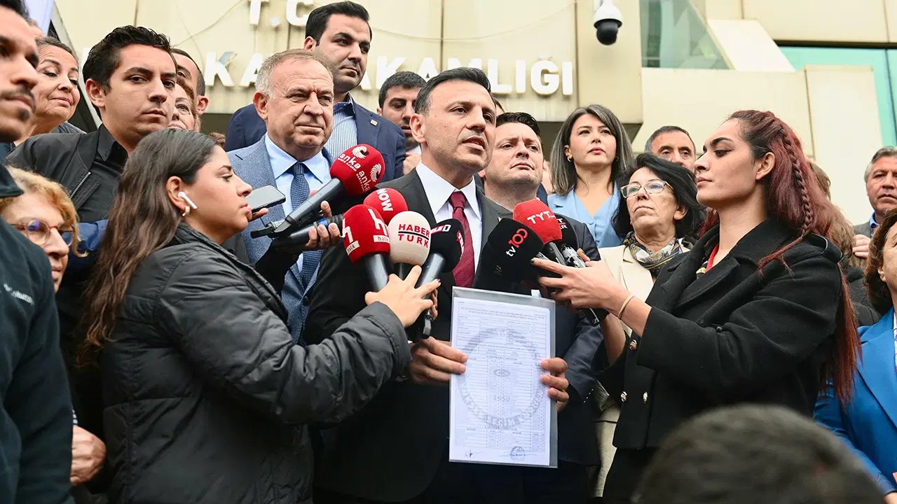 Özgür Çelik mazbatasını aldı!