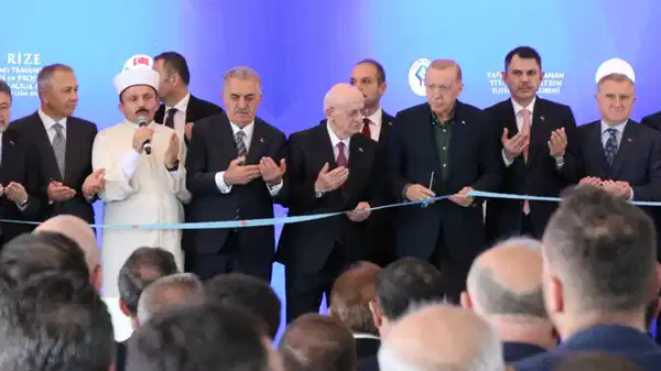 Erdoğan'a törende 'İsmail Kahraman' sürprizi