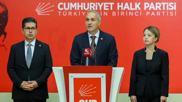 'Yalancısınız, iki yüzlüsünüz, iş bilmezsiniz'