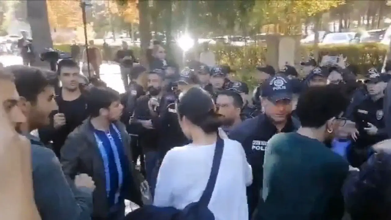Hacettepe'de 'rezervasyon' dayatmasına protesto