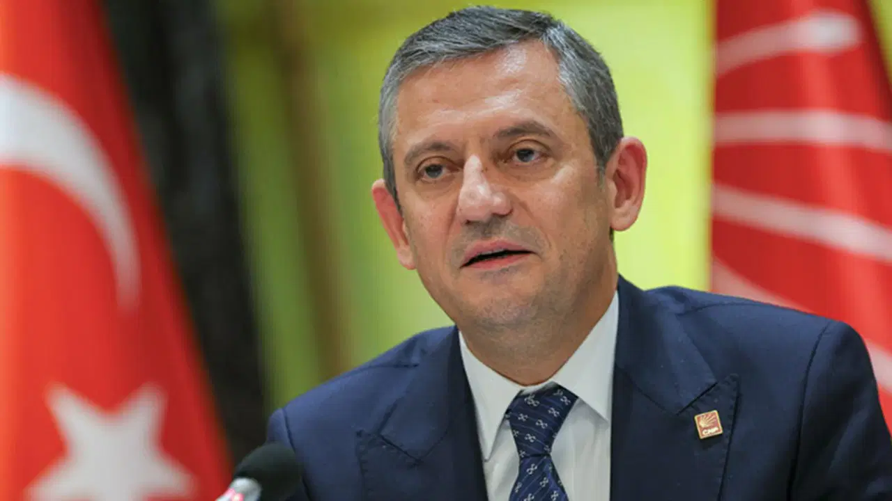 Özel'den dikkat çeken 'İzzetbegoviç' anması