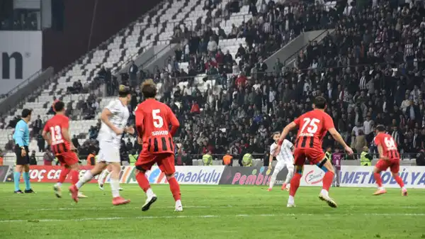 MHP’li vekil sinirden deliye döndü: Yönetimi yerden yere vurdu!