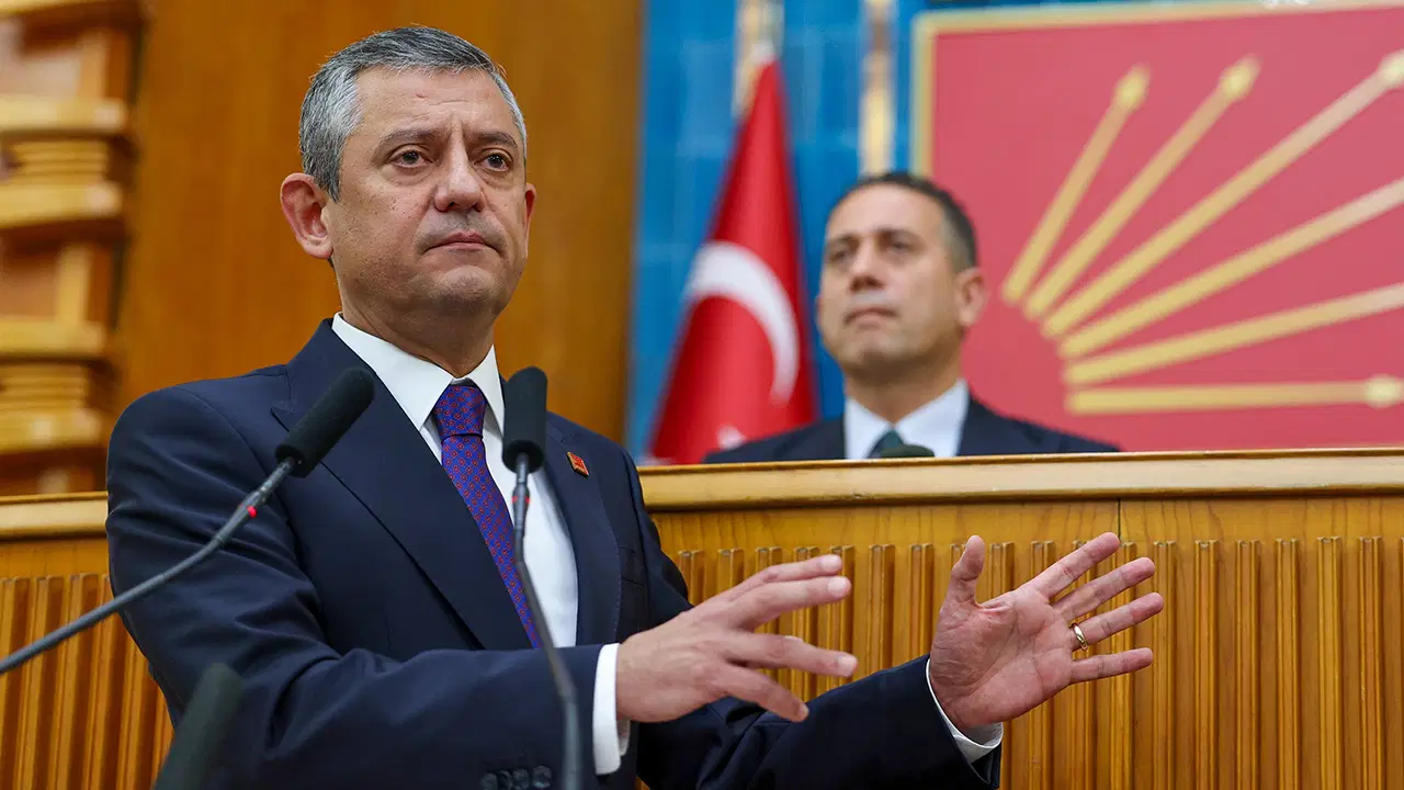 İBB iddianamesinin açıklandığı dakikalarda Özel'den kürsüde 'İmamoğlu' mesajı