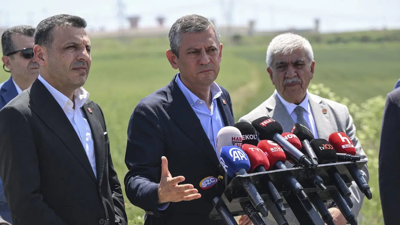 İBB iddianamesi sonrası Özel'den İmamoğlu'na kritik ziyaret