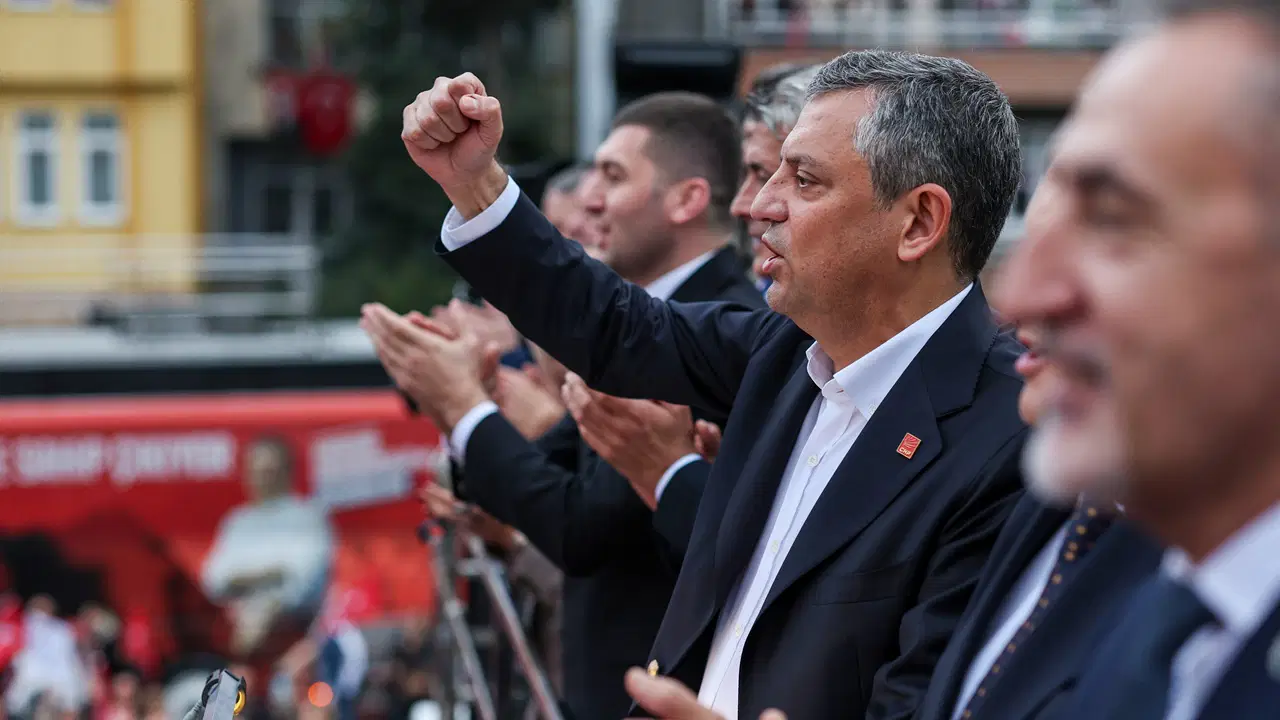 Özgür Özel AKP’li belediyenin ‘yolsuzluğunu’ açıklamıştı