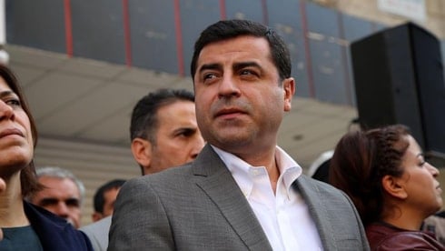 Demirtaş isim vermeden Timsah gözyaşı döken Bülent Arınç'a tepki gösterdi: Yeni kararını açıkladı