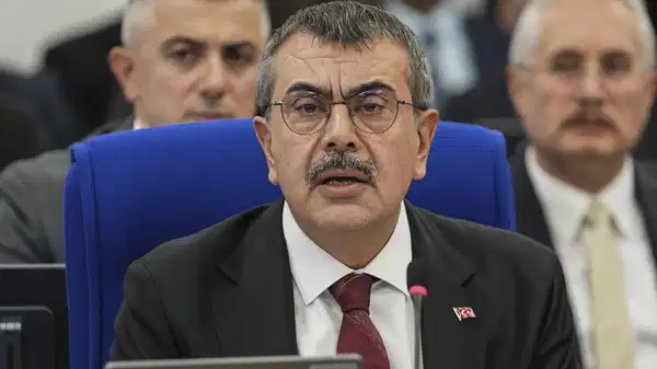 Çocuğunu özel okula gönderen Tekin kendini böyle savundu