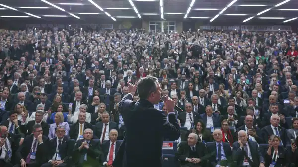 Zaman Durmuyor Geçip Gidiyor Ama Durmuş Gibi Davranılıyor; İşte Öyle Bir Şey Bu  Ana Tema İktidar; Gölge Kabine Ve Myk Ayrılacak!