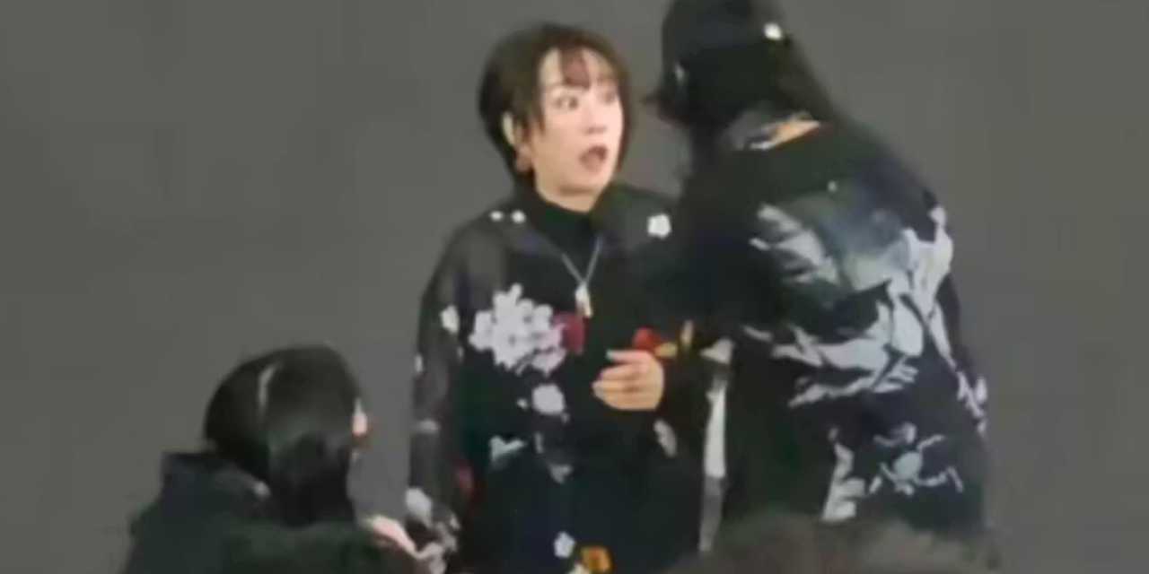 İki ülke arasındaki gerginlik sahneye sıçradı: Konseri yarıda kesildi