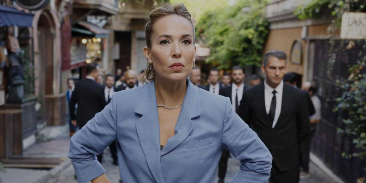 Esra Ronabar veda etti! 