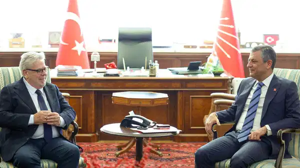 Nacho Sanchez Amor'dan Özel’e ziyaret