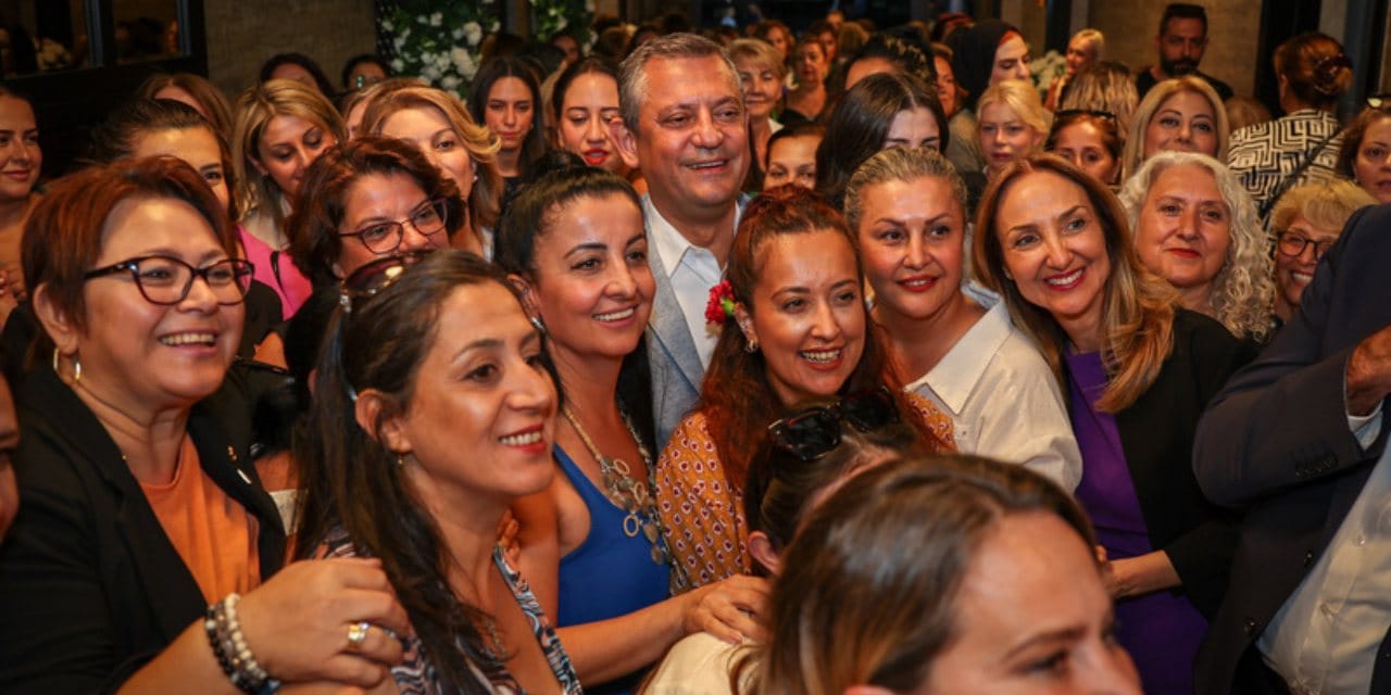 Özgür Özel'den Kadın Hakları mesajı: Mücadelemiz tüm kadınlar içindir