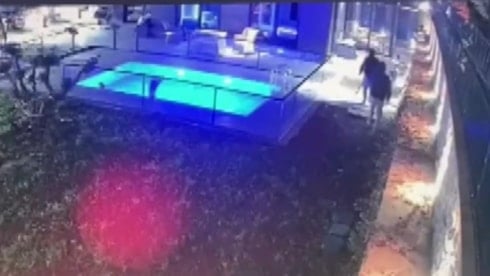 Lüks villayı soyup soğana çevirdiler!