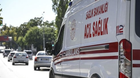 Kız kardeşiyle tartışan babasını defalarca bıçakladı