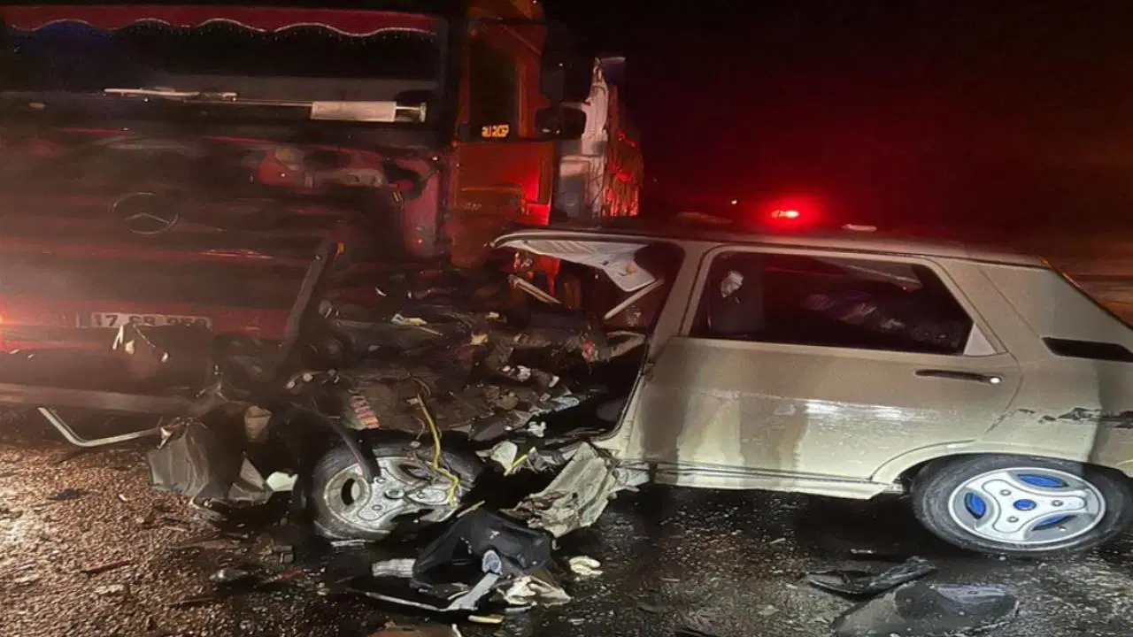 TIR ile kafa kafaya çarpışmıştı... Otomobildeki yolcu da hayatını kaybetti!