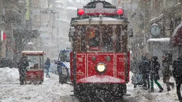 İstanbul'a önce soğuk sonra kar yağışı geliyor!