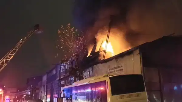 Bursa'da iş yeri yangını... Bitişiğindeki dükkana da sıçradı!