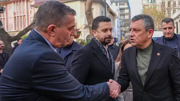 CHP lideri Özel, Şehzadeler Belediyesi'ni ziyaret etti