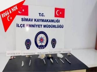 Kütahya'da dur ihtarına uymayan araçtan uyuşturucu çıktı