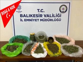 Gönen'de yapılan operasyonda 2 kişi yakalandı, 2 kilo 78 gram esrar ele geçirildi.