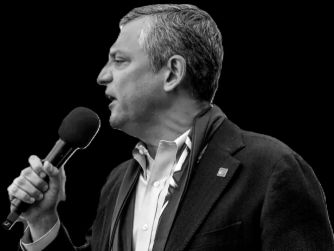 Özel'den 'erteleme' sonrası ilk mesaj: 'Süreç odaklı bir siyasi operasyon!'