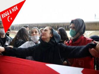 Narko_terörizmimin Siyasi ayağı hâlâ ortada iken, haberlere yansıyan bu! Fakat yansımayan daha niceleri var işte polis her yerde polistir ve şehit olur. İşte mücadele sonu ; Şehit olan Narkotik polisi son defa baba evine şehidimiz getirildi...