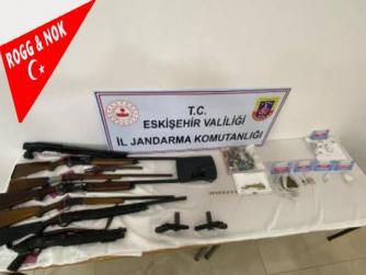 Kasten yaralama suçundan aranıyordu, uyuşturucuyla yakalandı