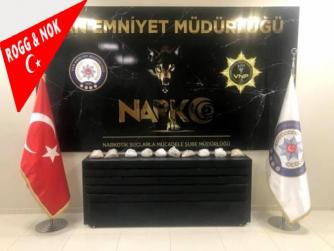 Doğudan batıya gelen uyuşturucu trafiği. Yılanın kuyruğu Kesilse bile, 5 başlı yılanın yine kuyruğu uzar. Van'da bir şahsın üzerinde ve eşyalarında 11 kilo eroin maddesi ele geçirildi...