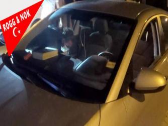 Polisin dikkatini çekmemek için her yolu denedi hatta otomobilin ön camında 'Basın' yazısı bile vardı... Fakat Tina geçit vermedi 21.09.2021