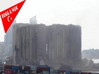 Beyrut patlamasının sembolü olan buğday silosu, bir aydır devam eden yangın sonucu kısmen yıkıldı