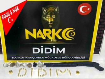 Didim'de Uyuşturucu Operasyonu: Pompalı Tüfek ve Uyuşturucu Ele Geçirildi