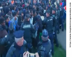 FRANSA'DAKİ SIĞINMACI KAMPINDA GERGİN ANLAR