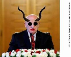 boş kafalı boş Baş Kan ne hoş boş Kahraman olan bir palyaço sözde diğer palyaçoları çağırmış...   