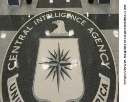 Polis, CIA Başkanı Brennan e-postalarını güvenli bir 16 yaşındaki bir çocuk tutmak bile söylüyorlar