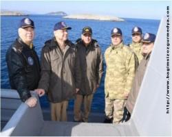 Hulusi Akar ve diğer omzu kalabalıklar…