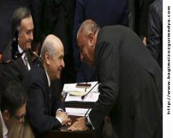 Karga gak dedi; Kabinin dışına tekme vurularak atılan Türkeş'ten Kuru Bahçeli'ye sitemli teşekkür...
