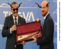 Babacığım Biz niye bu gavurların peşindeyiz?
