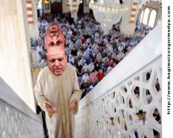 İMAM NE DERSE DESİN  CEMAAT BİLDİĞİNİ OKUR